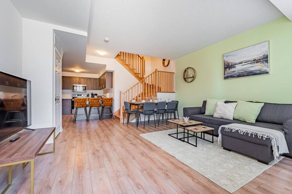 Cheerful 3Br Townhouse With Patio Villa Toronto Eksteriør billede